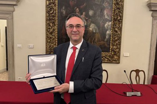 Il Premio Benno Geiger 2025 al prof. Andrea Ceccherelli